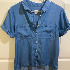 a new day Women’s Button Down Top Like New Size Medium
